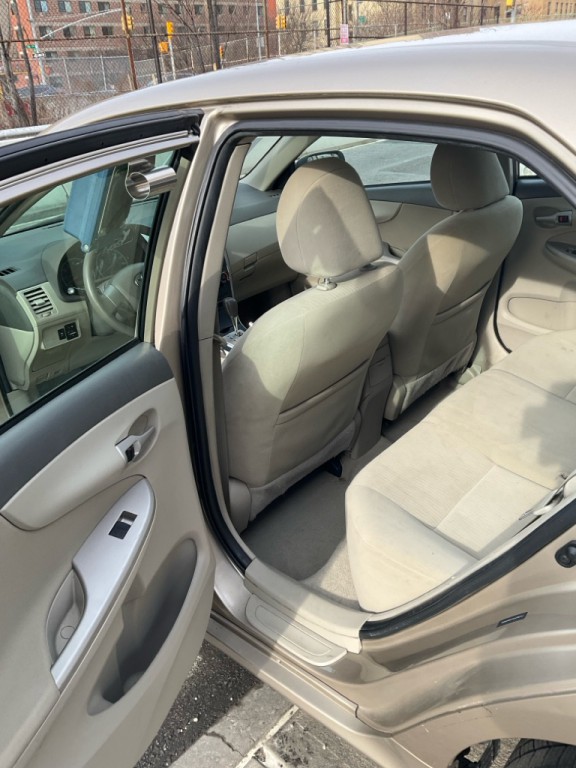 2010 Toyota Corolla Image 11