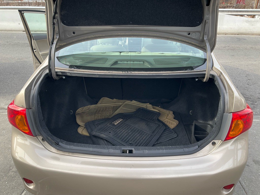 2010 Toyota Corolla Image 13