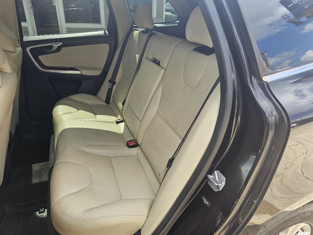 2016 Volvo XC60 Image 8