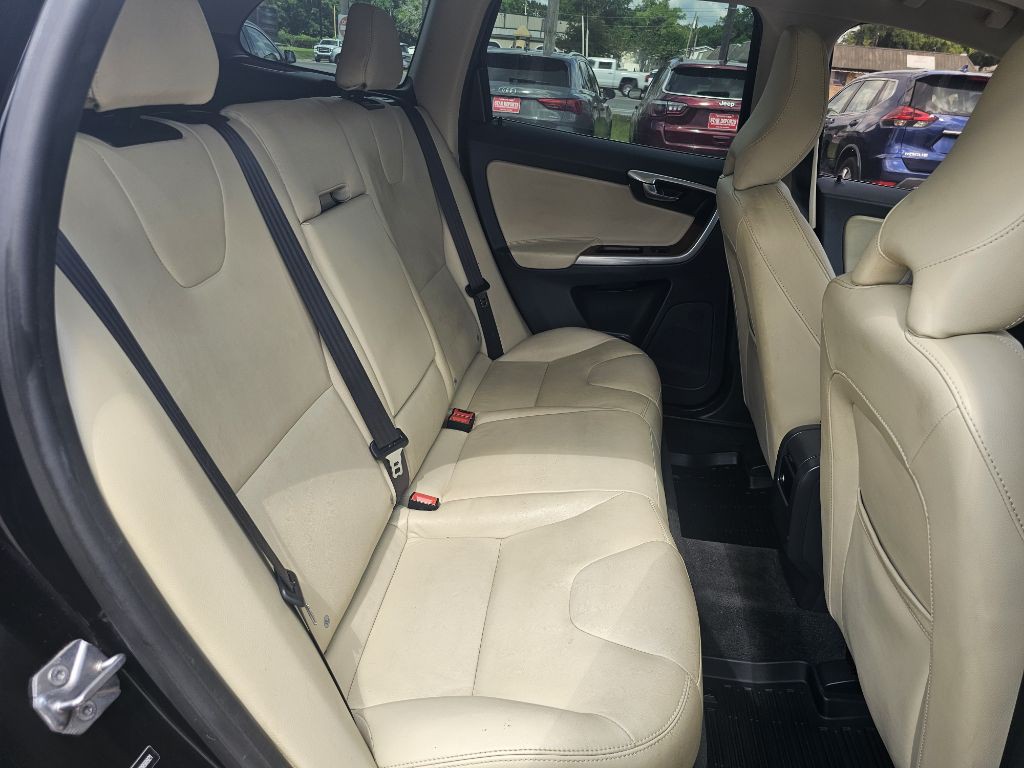 2016 Volvo XC60 Image 10