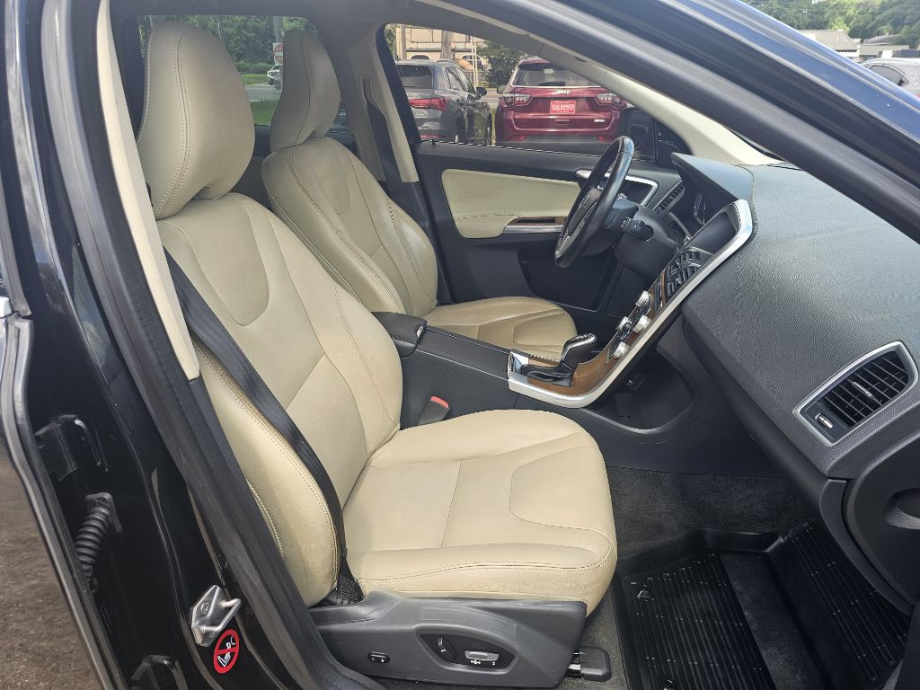 2016 Volvo XC60 Image 12