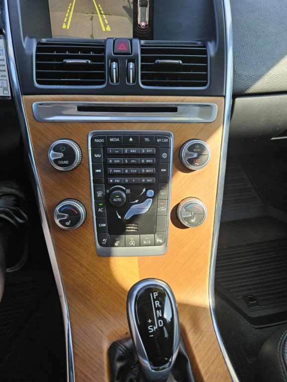 2017 Volvo XC60 Image 12