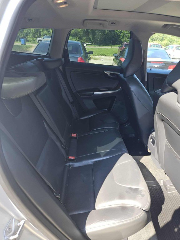 2017 Volvo XC60 Image 17