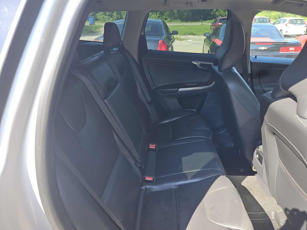 2017 Volvo XC60 Image 19