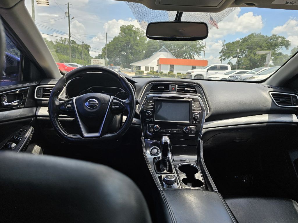 2017 Nissan Maxima Image 11