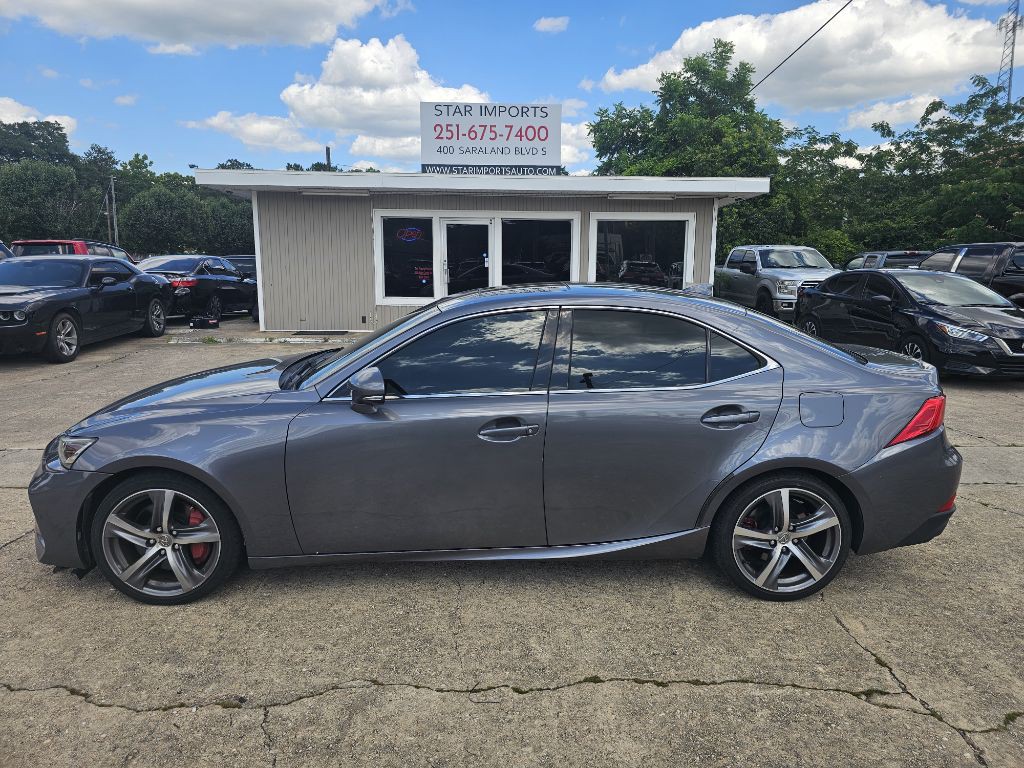 2017 Lexus IS Image 4