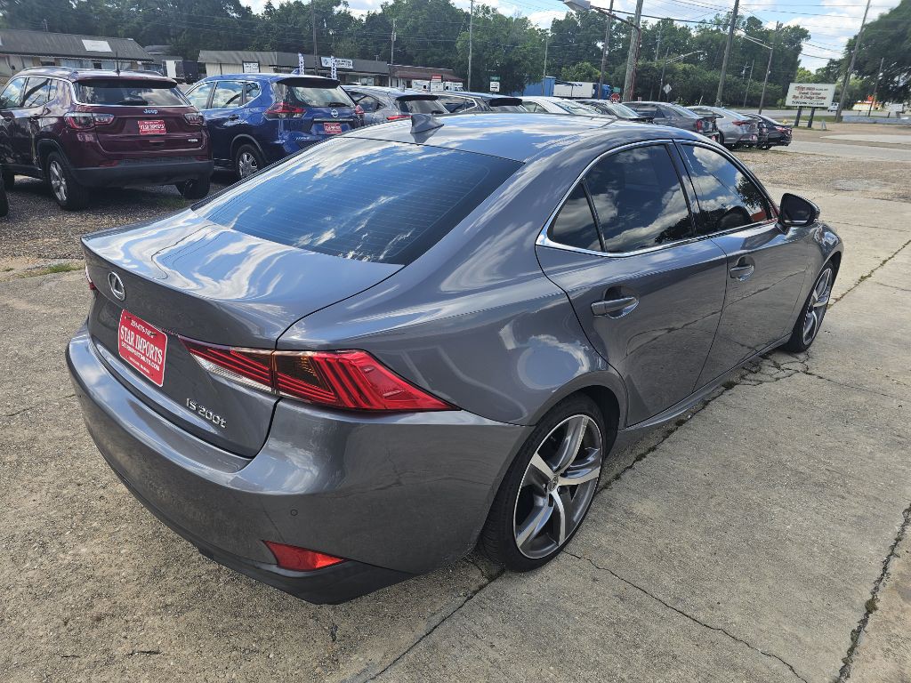 2017 Lexus IS Image 6