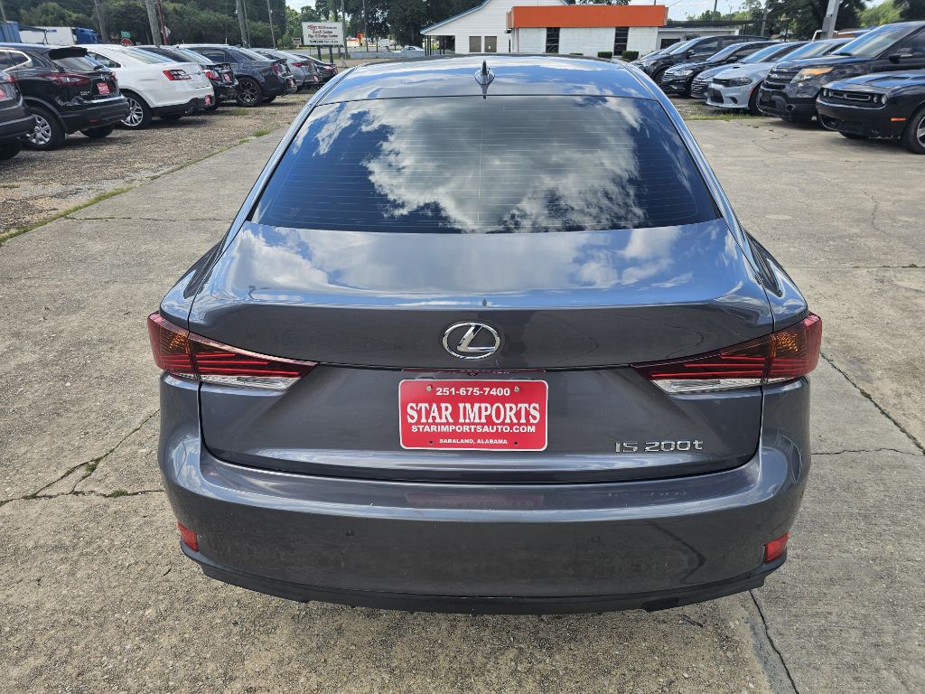 2017 Lexus IS Image 7