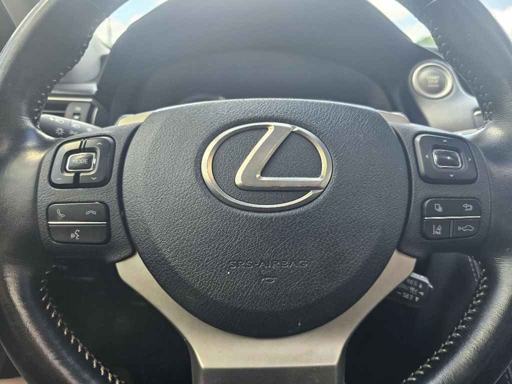 2017 Lexus IS Image 13