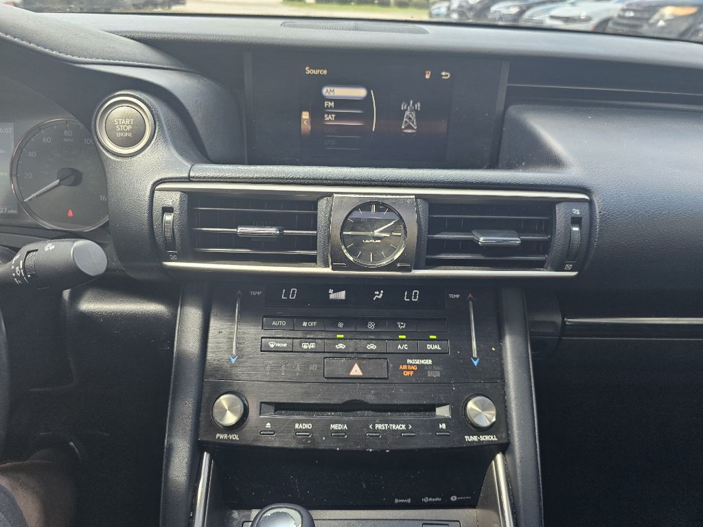 2017 Lexus IS Image 15