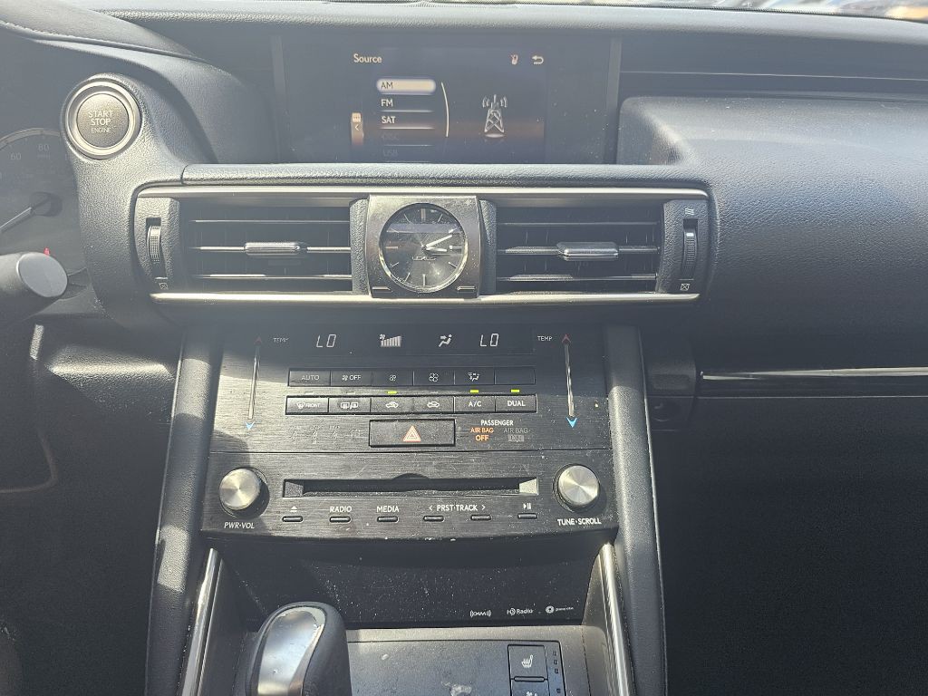 2017 Lexus IS Image 16
