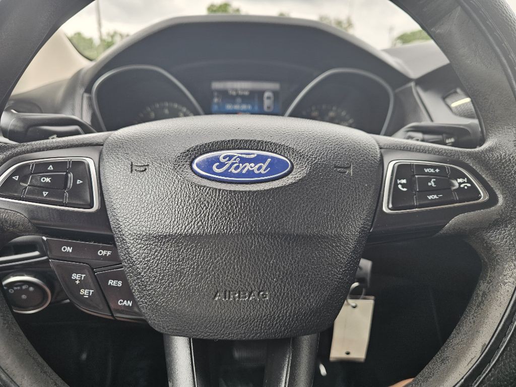 2017 Ford Focus Image 12