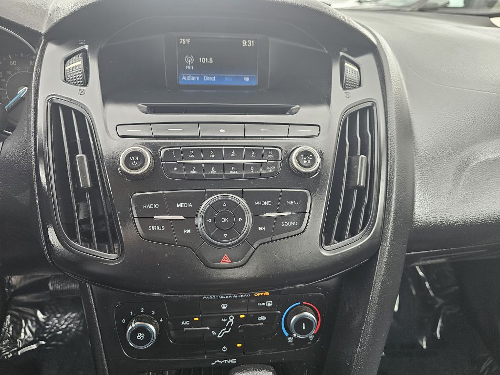 2017 Ford Focus Image 17