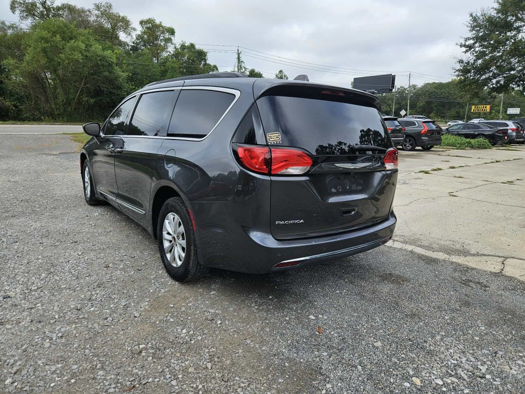 2017 Chrysler Pacifica Image 1
