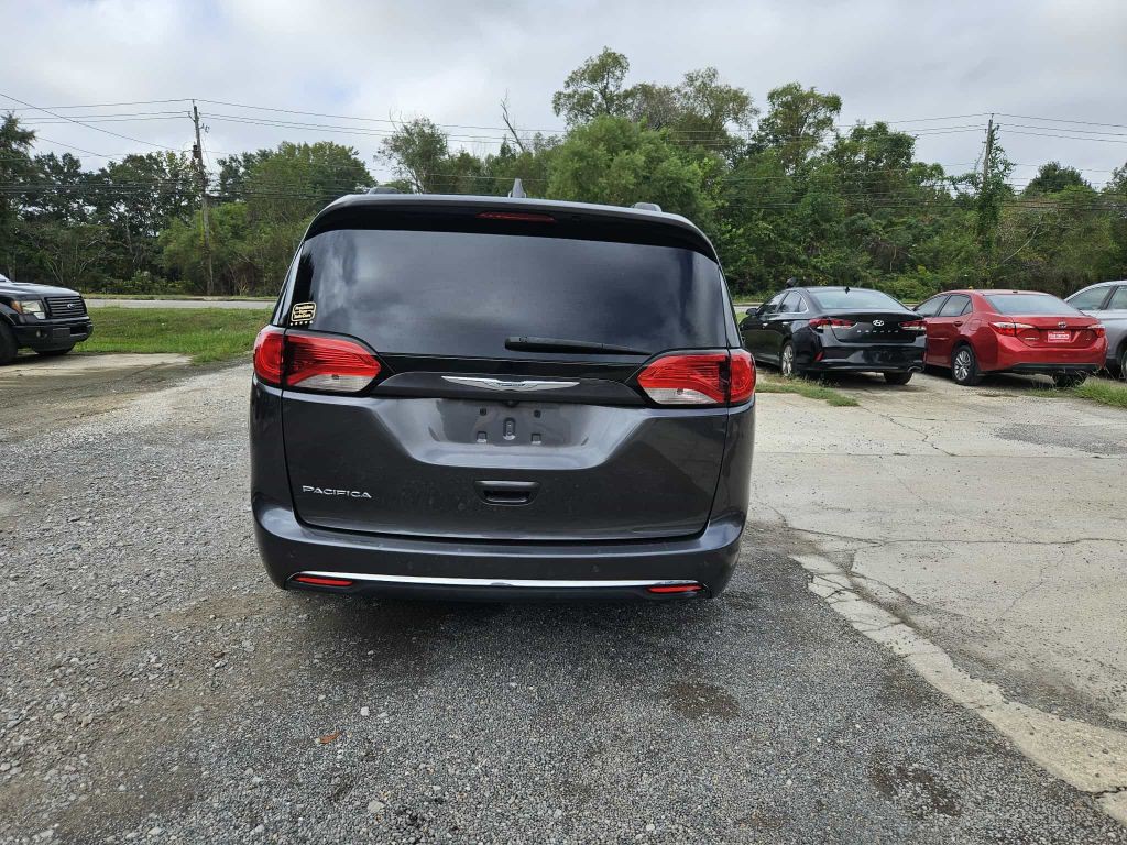 2017 Chrysler Pacifica Image 2