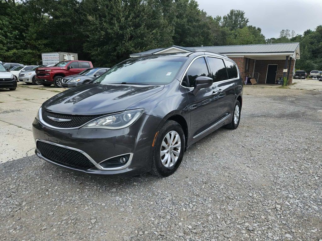 2017 Chrysler Pacifica Image 3
