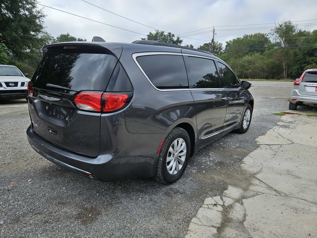 2017 Chrysler Pacifica Image 5