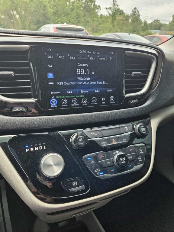 2017 Chrysler Pacifica Image 7