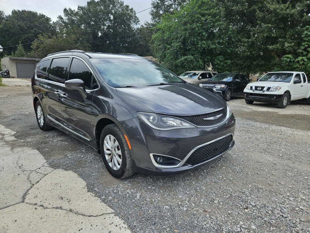 2017 Chrysler Pacifica Image 8