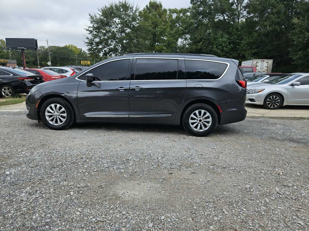 2017 Chrysler Pacifica Image 9