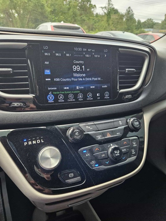 2017 Chrysler Pacifica Image 10