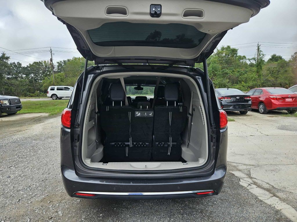 2017 Chrysler Pacifica Image 11