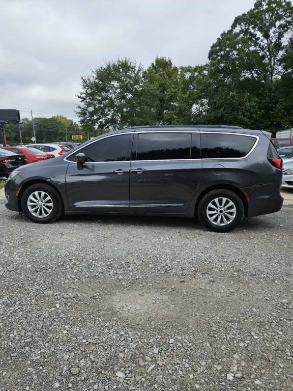 2017 Chrysler Pacifica Image 13