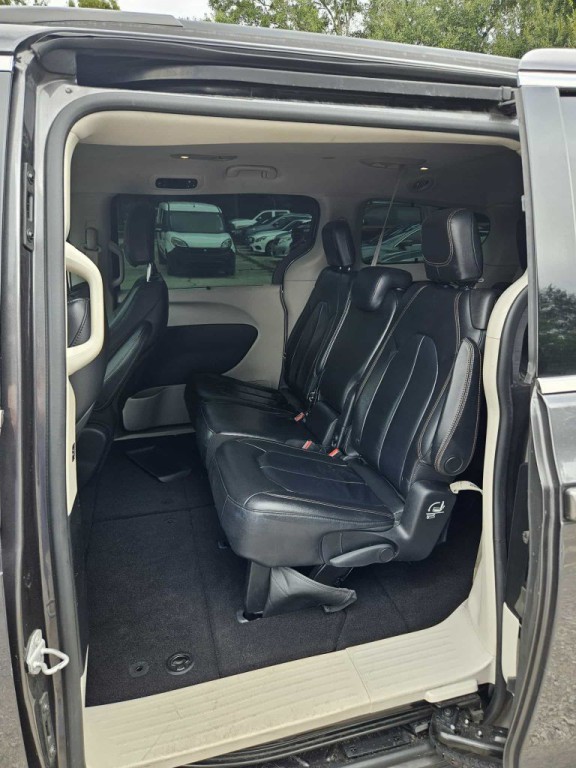 2017 Chrysler Pacifica Image 15