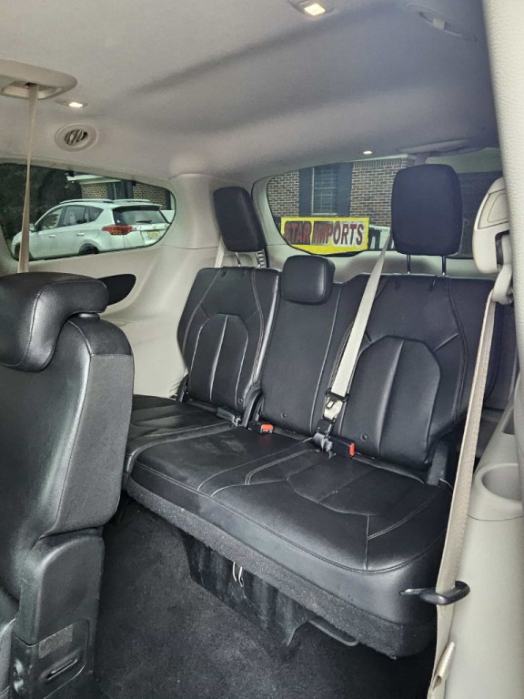2017 Chrysler Pacifica Image 17