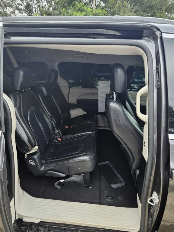 2017 Chrysler Pacifica Image 18