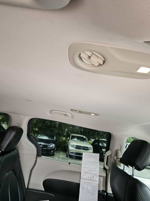 2017 Chrysler Pacifica Image 19