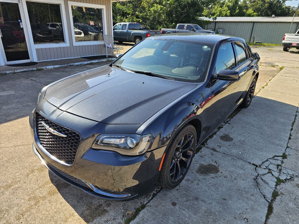 2019 Chrysler 300 Image 4