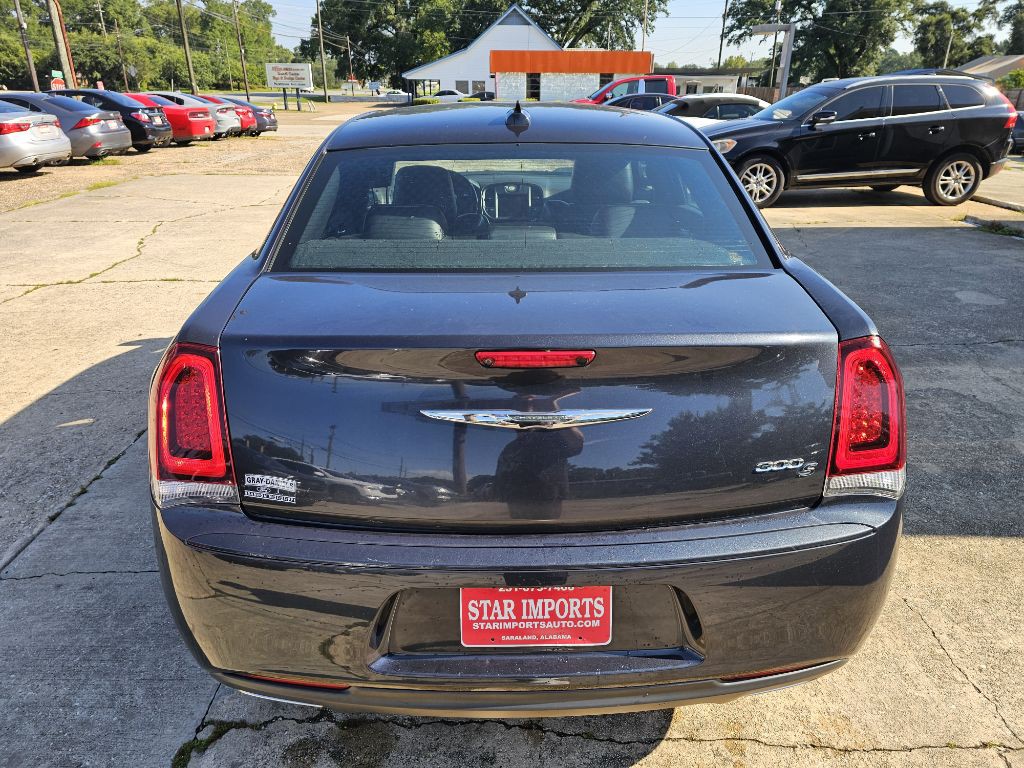 2019 Chrysler 300 Image 7