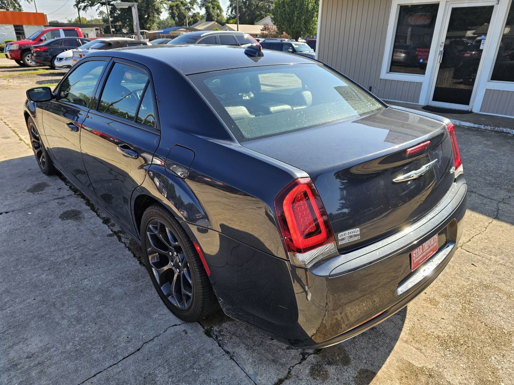 2019 Chrysler 300 Image 8