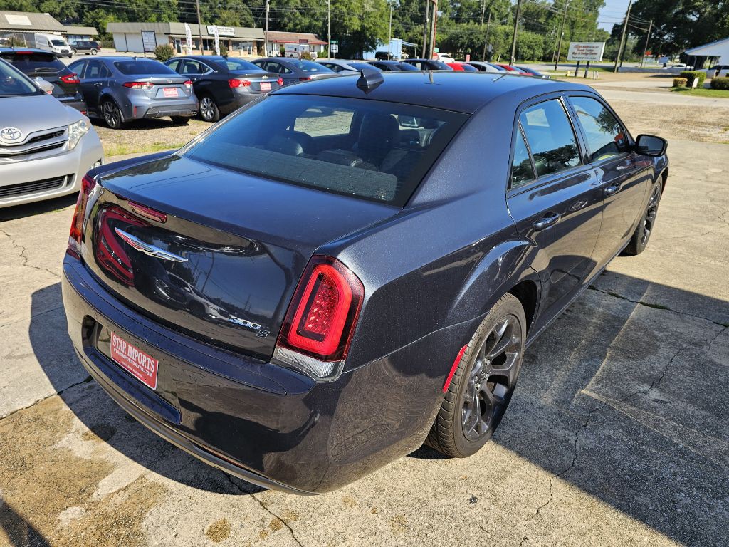 2019 Chrysler 300 Image 9