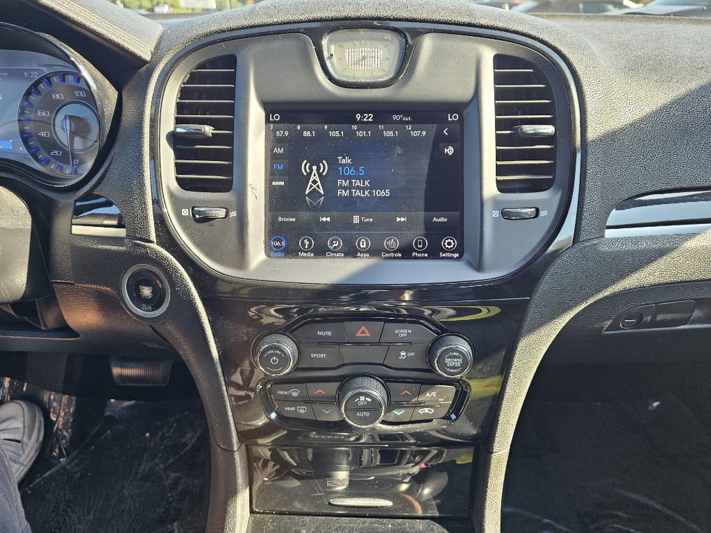 2019 Chrysler 300 Image 16