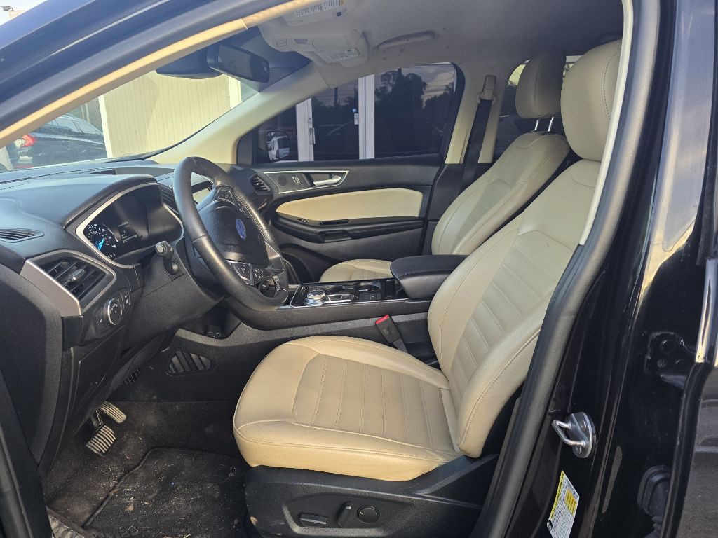 2020 Ford Edge Image 9