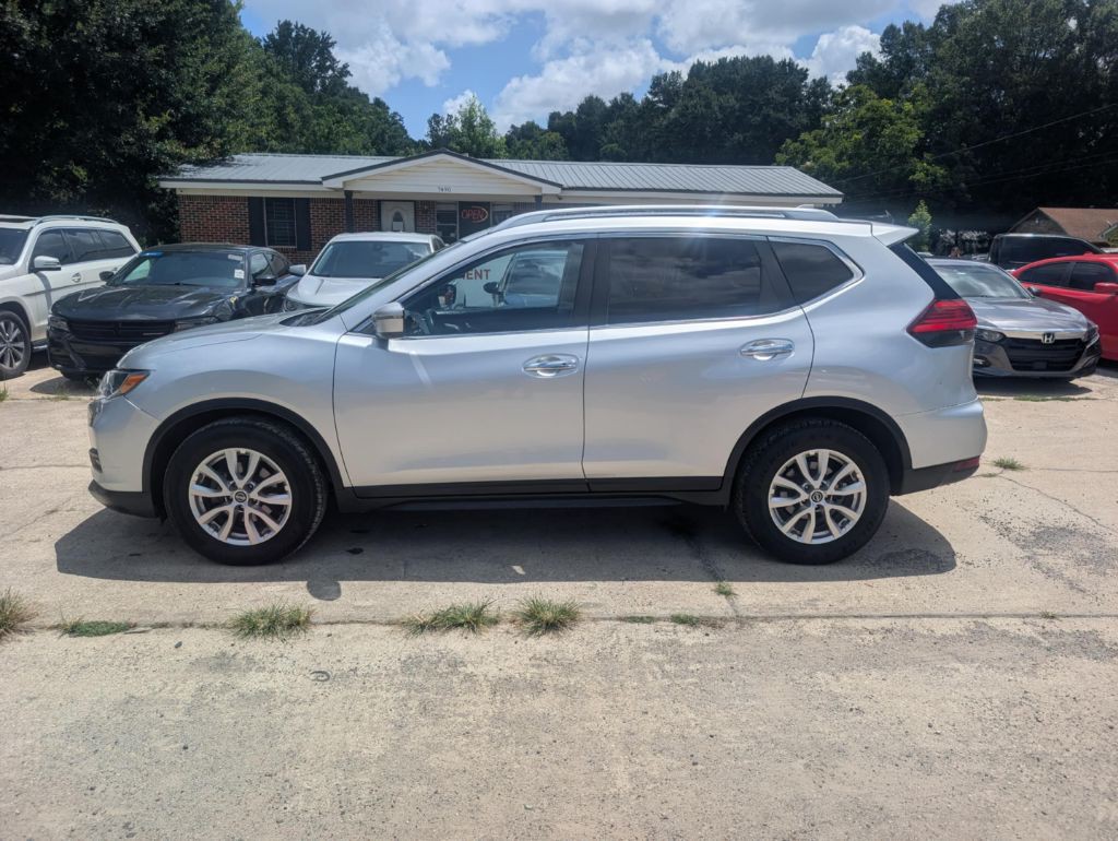 2017 Nissan Rogue Image 2