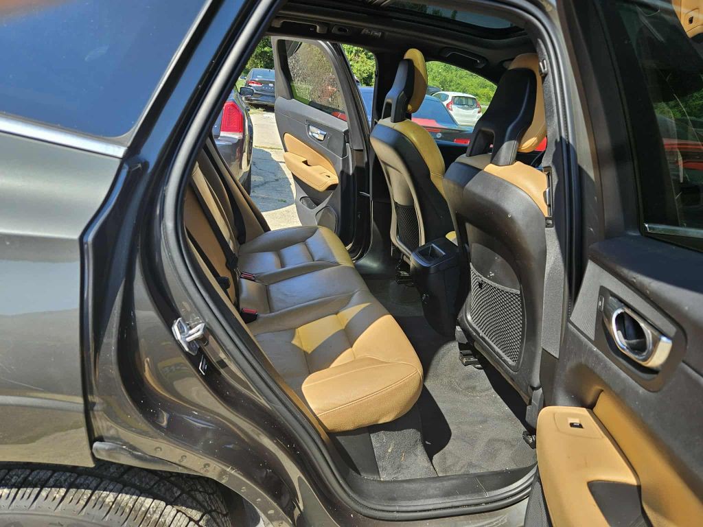 2018 Volvo XC60 Image 11