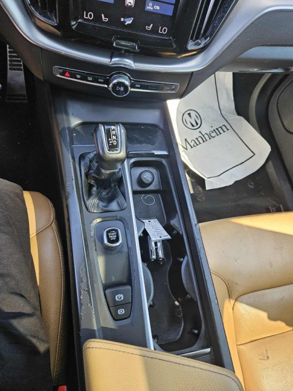 2018 Volvo XC60 Image 6