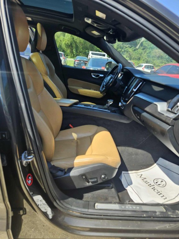2018 Volvo XC60 Image 11