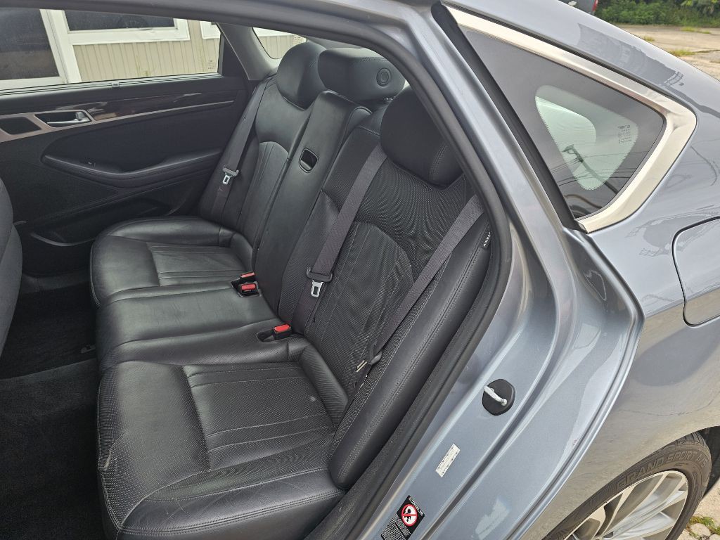 2017 Genesis G80 Image 10