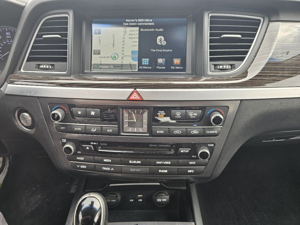 2017 Genesis G80 Image 15