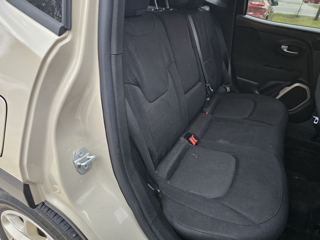 2015 Jeep Renegade Image 12