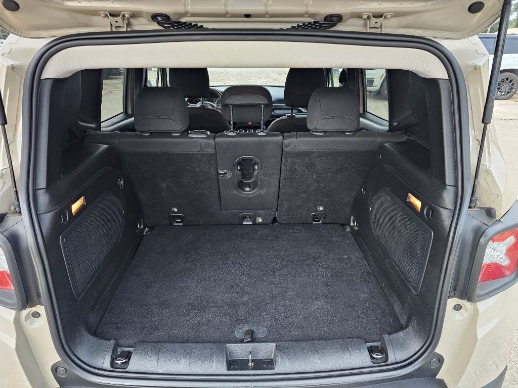 2015 Jeep Renegade Image 13