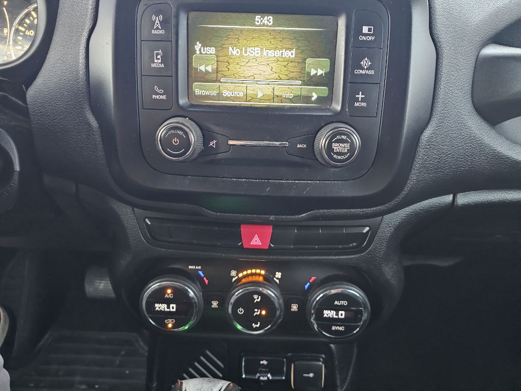 2015 Jeep Renegade Image 15