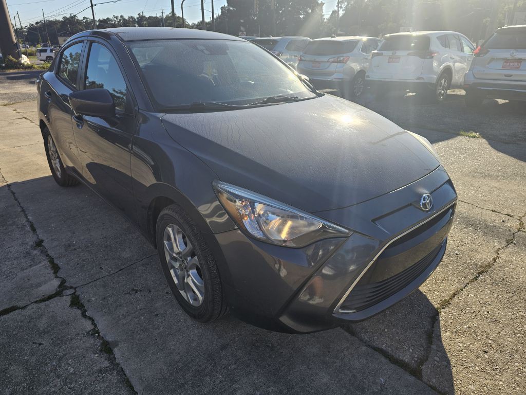 2017 Toyota Yaris Image 1