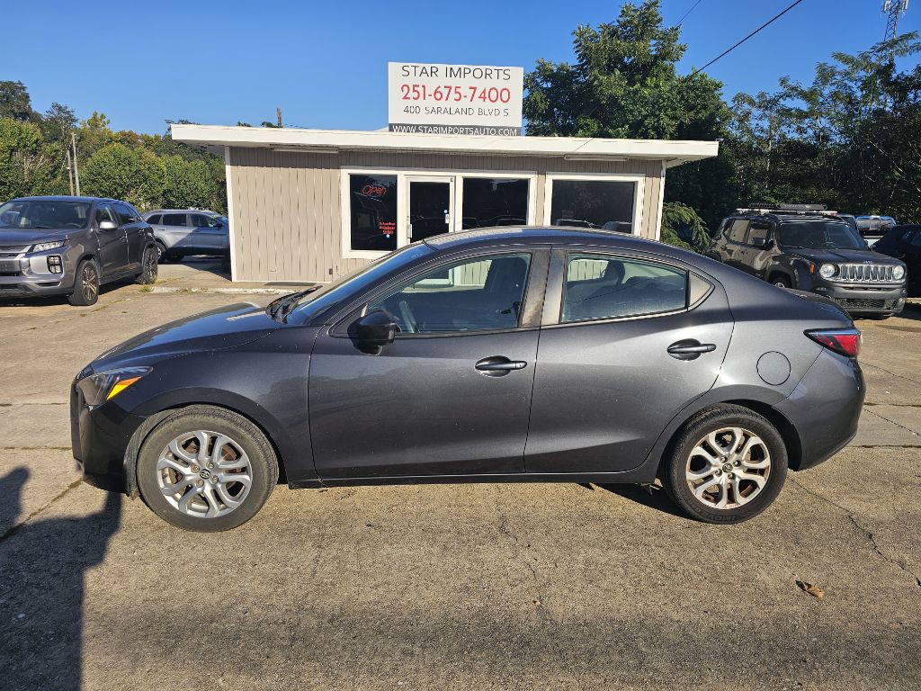 2017 Toyota Yaris Image 3