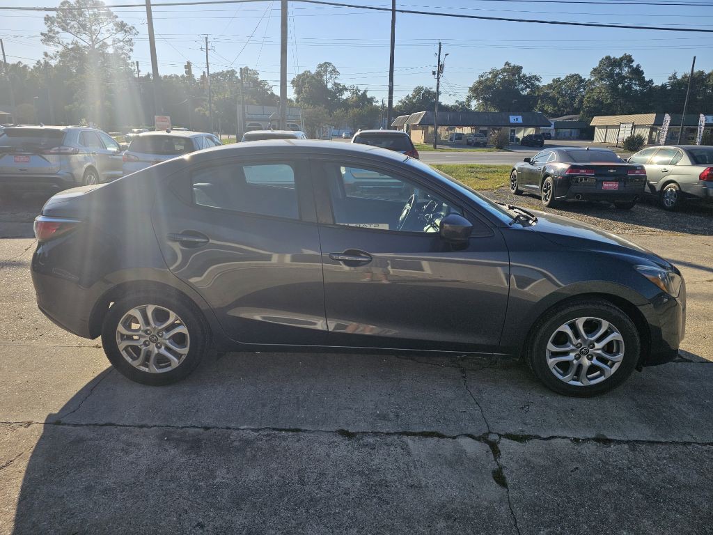 2017 Toyota Yaris Image 5