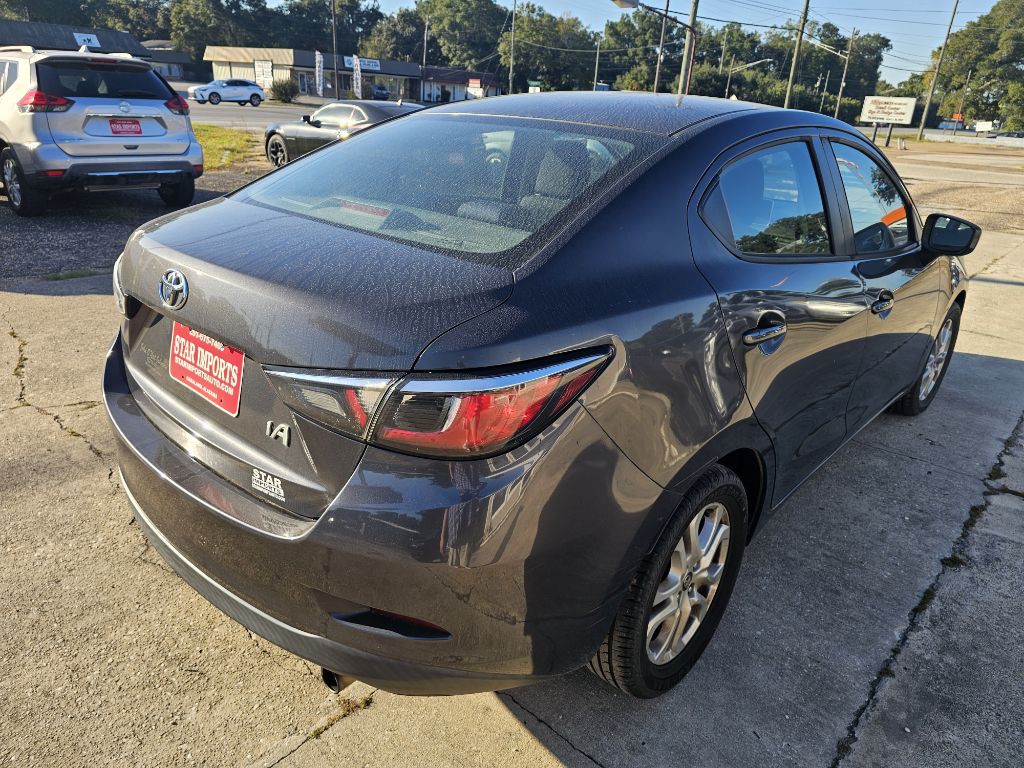 2017 Toyota Yaris Image 6